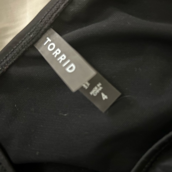 Torrid 4X black swim dress swimsuit one piece wireless cups moderate control NWT - Picture 5 of 7